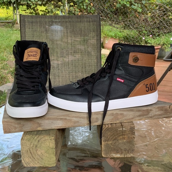 Levi's Men's Black and Tan High-Top Sneakers - Picture 1 of 3